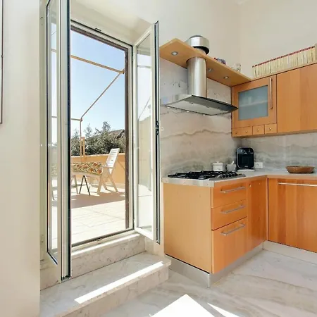 Apartmán Bruno Buozzi, Beautiful 2br With Terrace By Halldis